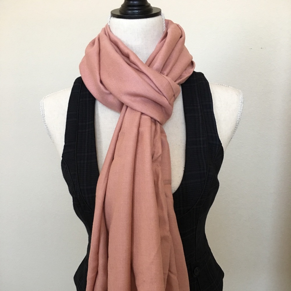 🌸Beautiful mauve scarf - NWOT🧣💖